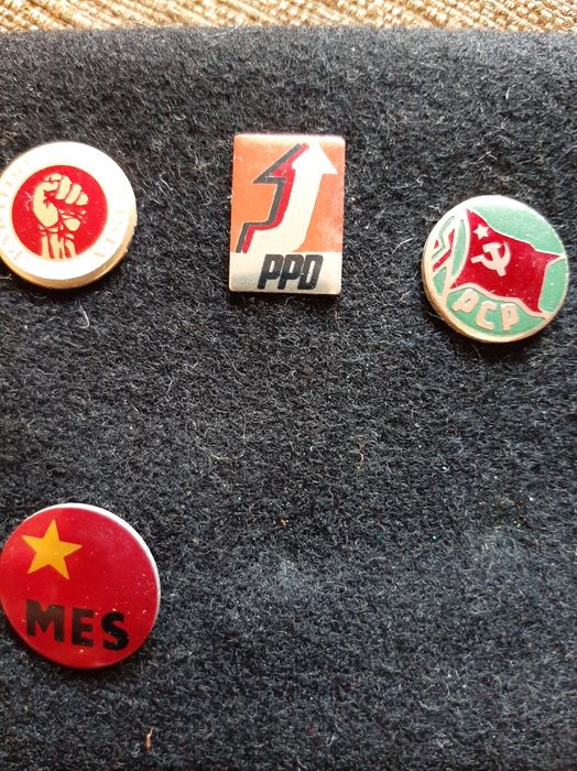 Alfinetes de partidos políticos