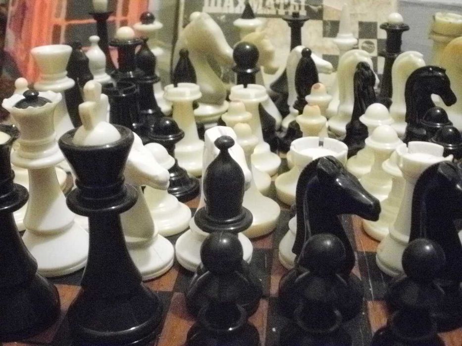 Шахи.AUSMA RIGA LATVIA USSR та інші всього 80 фігурок.Дошка.Договірна.