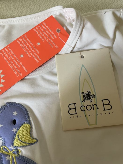 Tshirt com proteção solar tamanho 4 nova