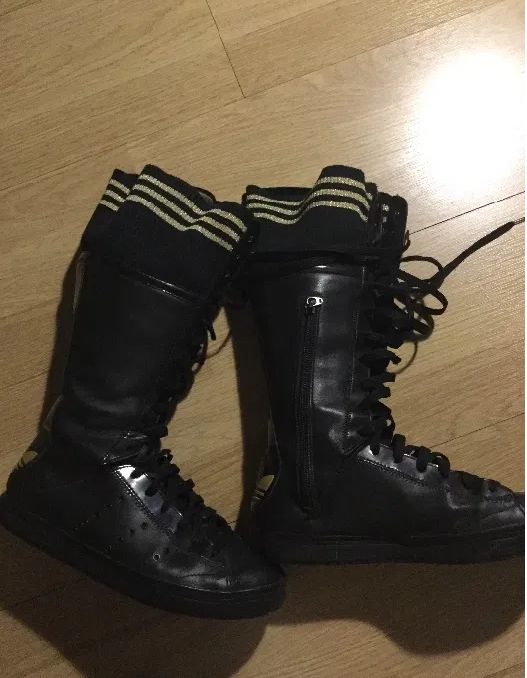 Botas Tennis Adidas, pretas e douradas, n.38