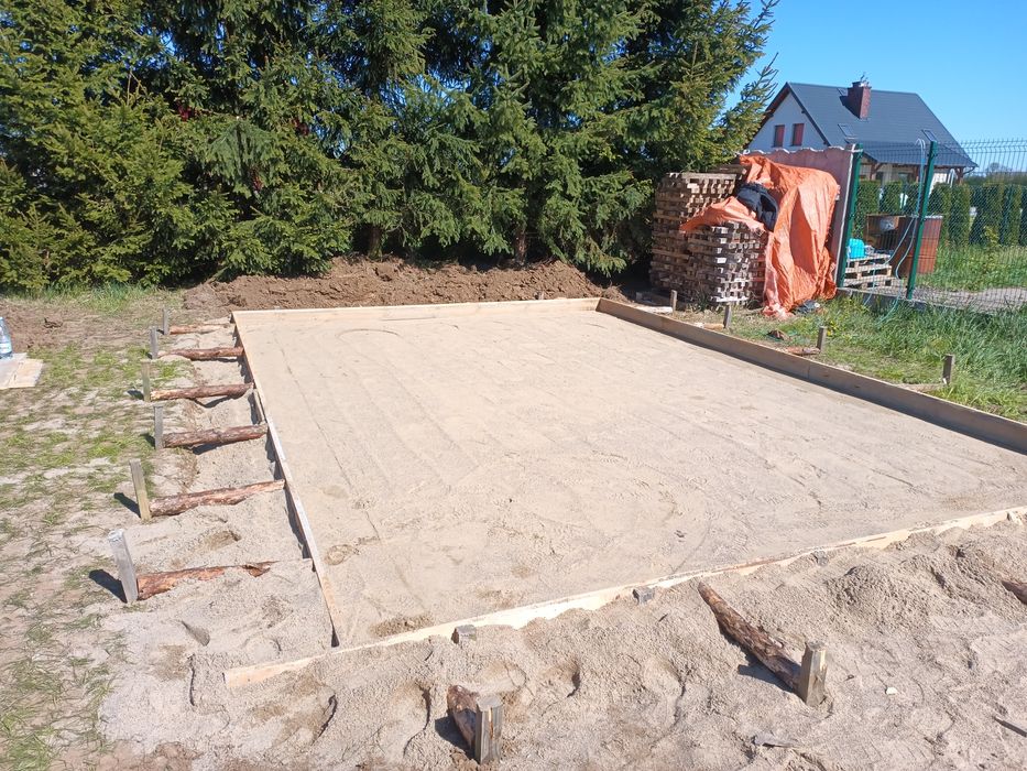 Słupki drewniane kołki szalunki