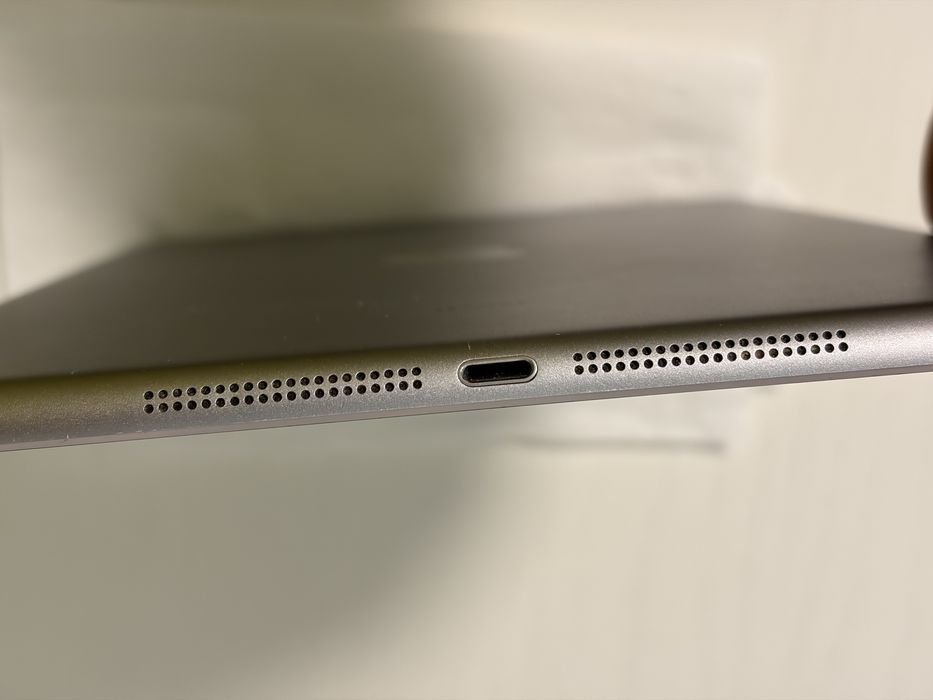 Планшет Apple iPad Air 1  64Gb (A1475) відмінний стан