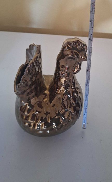 Peça em cerâmica - galinha, para decoração