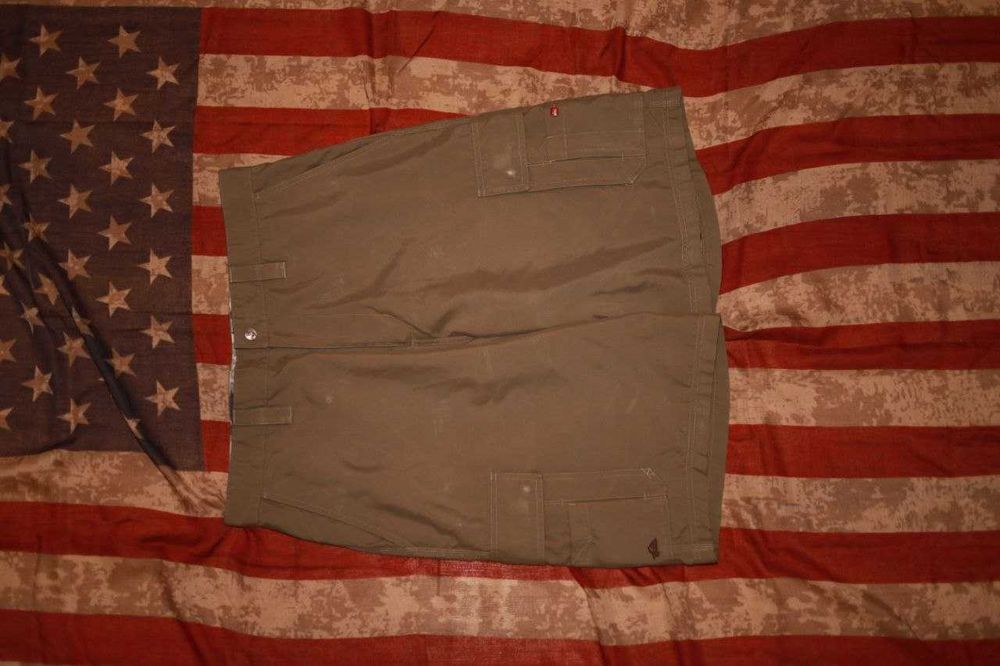 Продам шорты QuickSilver L size