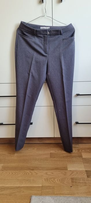 Szare eleganckie spodnie w kant