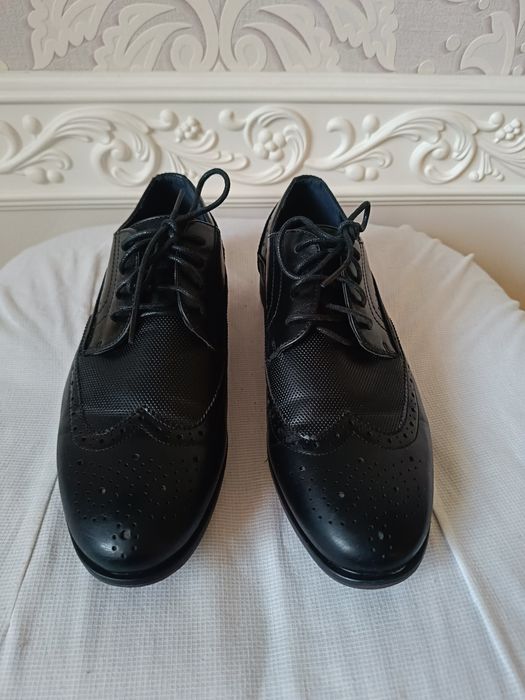 Czarne eleganckie pantofle męskie r. 39 Taylor & Wright