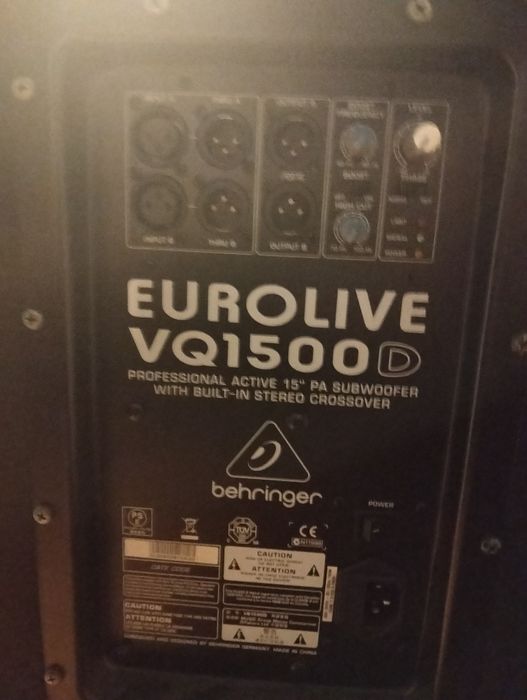Sub Grave  Behringer VQ1500D