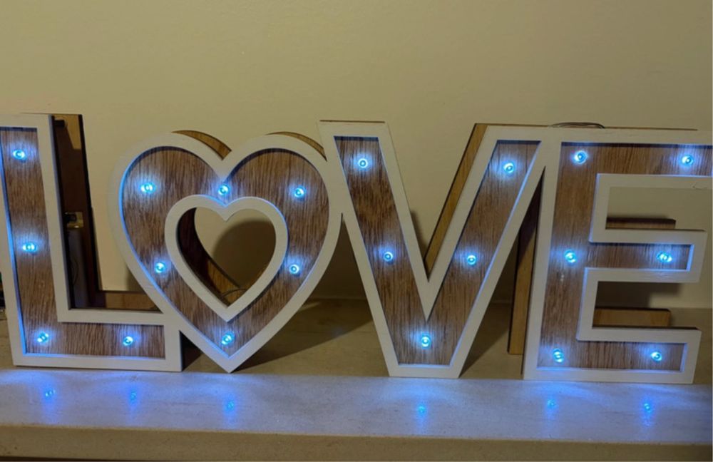 Palavra LOVE decorativa