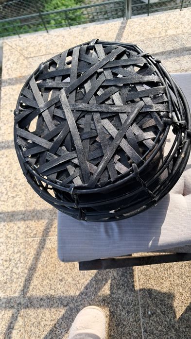 Cesto em verga preto revestido com tecido preto