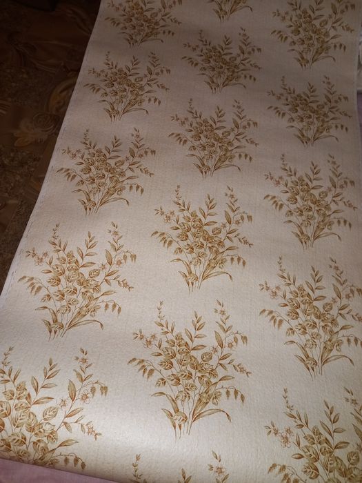 Продаются обои бумажные. 100 грн рулон.