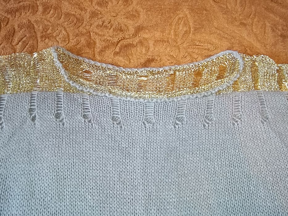 Sweter S złota nitka