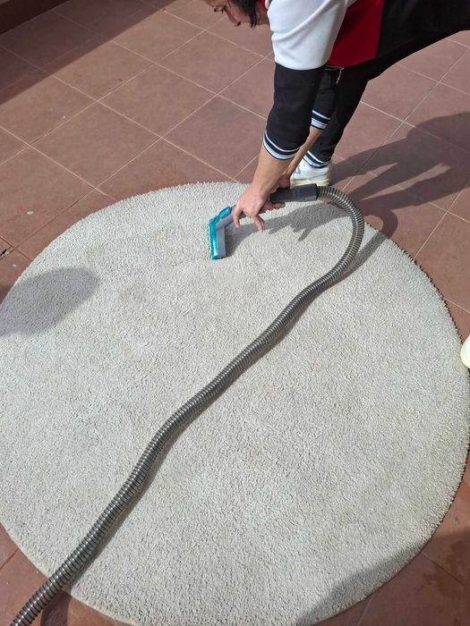 Limpeza de sofás, carpetes, entre outros