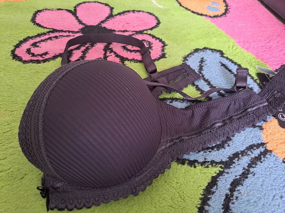 Bustonosz damski czarny 85C nowy