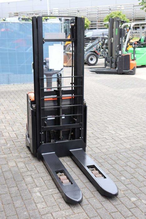 Stacker Toyota BT SWE140L, 1400 kg (2653)