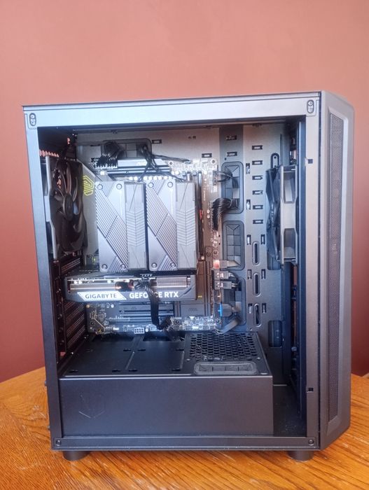 Komputer stacjonarny. AMD ryzen 7-9800X3D