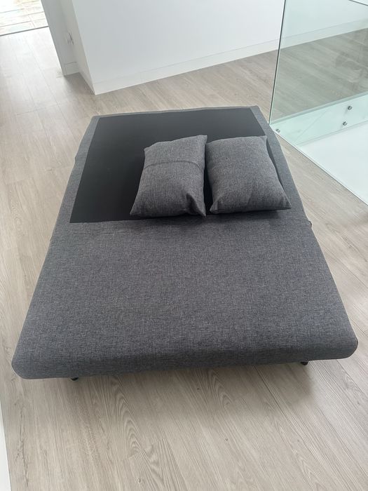 Sofá Cama com duas almofadas