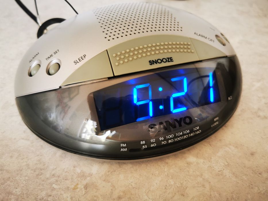 Rádio-relógio despertador Sanyo