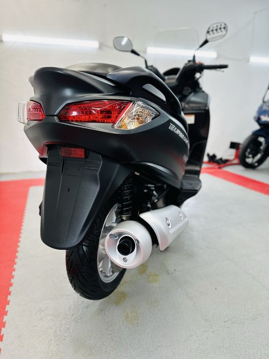 скутер Suzuki Burgman 200 в оригіналі тільки з Японії є доставка