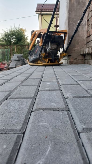 Укладання тротуарної плитки Укладка тротуарной плитки Тротуарна плитка