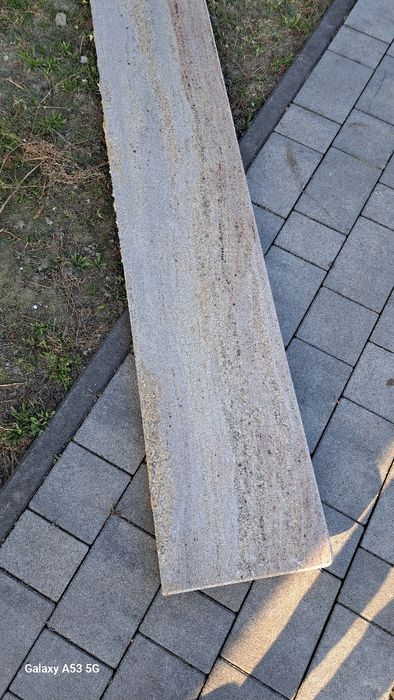 Parapet granitowy po demontażu 155x30cm
