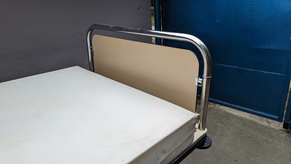 Медичне ліжко на колесах з гідравлічним приводом