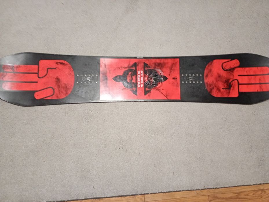 Deska snowboardowa firmy bataleon