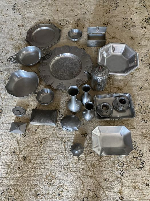 Pratos, Jarras e caixa de Estanho