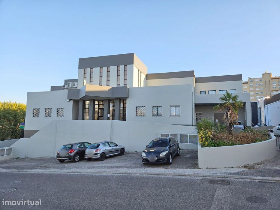 Escritório Venda Carnaxide | 600 m2 | 7 Lug. Estacionamento