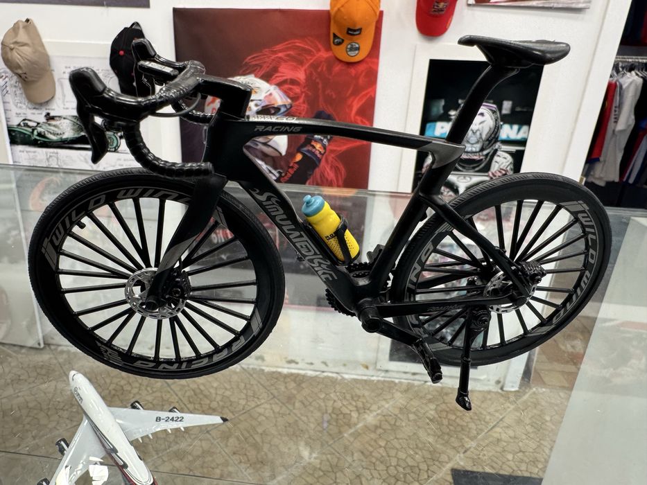 Miniatura bicicleta de ciclista . Escala 1:12