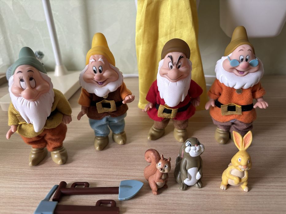 Білосніжка з гномами