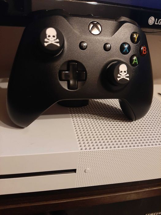 Приставка Xbox one S