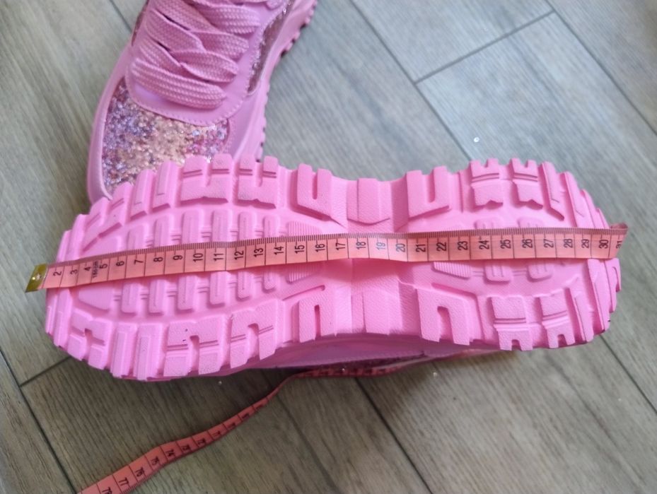 Piękne letnie buty cukierkowe snikersy