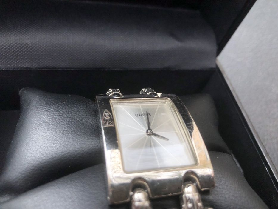 Relógio Feminino Guess Original – Prateado com Bracelete em Corrente