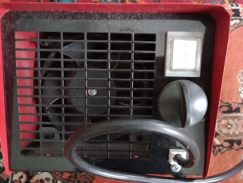 Тепло вентилятор.