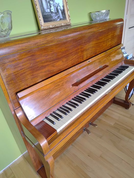 Pianino Calisia zadbane