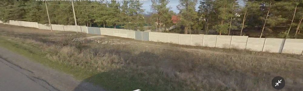 Ділянка біля Дніпра у лісі