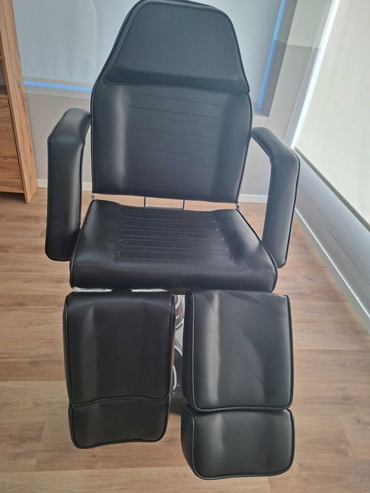 Poltrona hidráulica com três braços e pernas