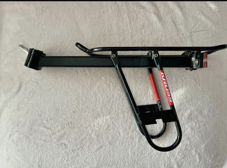 Bagaznik rowerowy Kross z lampka montownany na sztycę