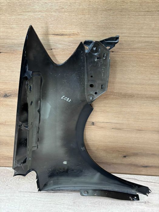 Błotnik przedni lewy Volkswagen Touran kolor lc9x