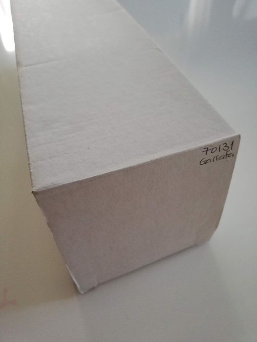 Garrafa para licor com aplicação em estanho