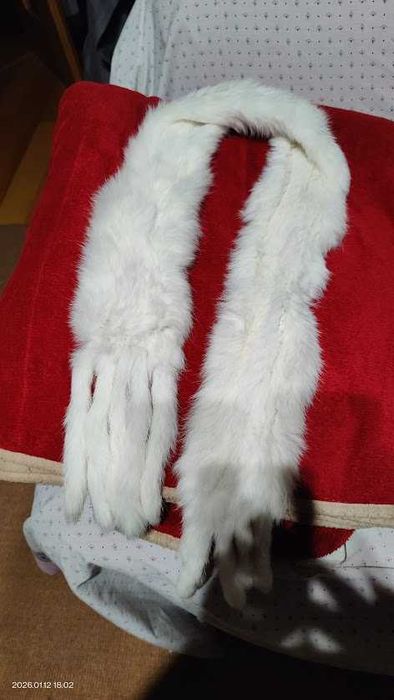 Estola de pele de coelho branco, Luvas e gravatas de senhora