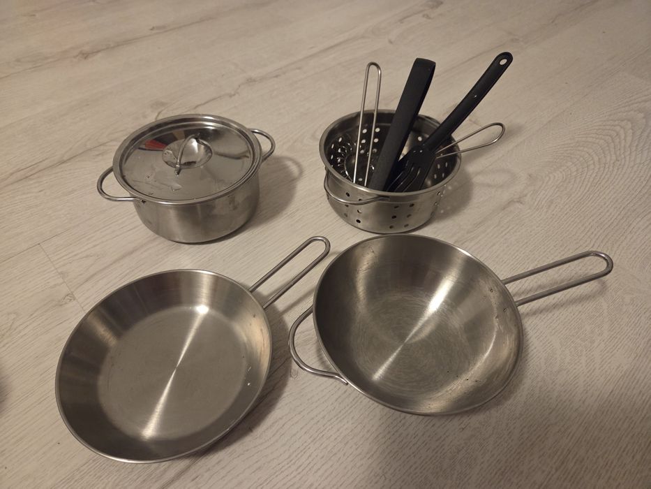 komplet garnkow kuchennych dla dzieci Ikea