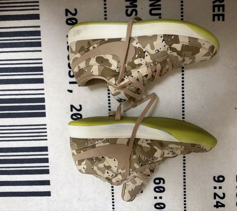 Баскетбольні кросівки Nike book1