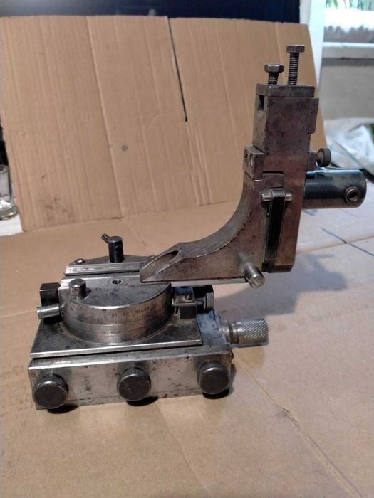 Приспособление для правки абразивных кругов шлифовальных станков  СССР