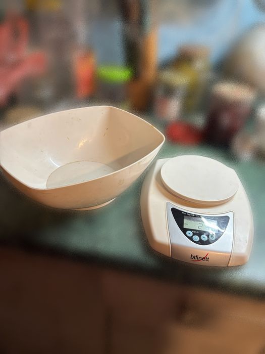 Ваги кухонні з чашею