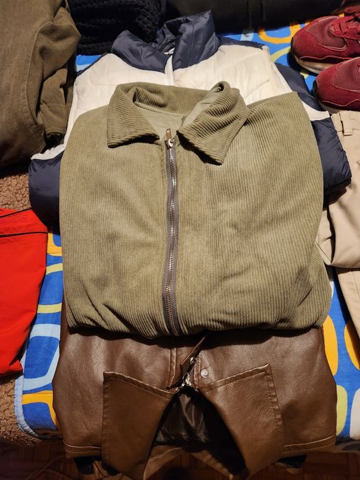 Lote de 25 peças de roupa masculina(tamanho M e L)+ sapatilhas