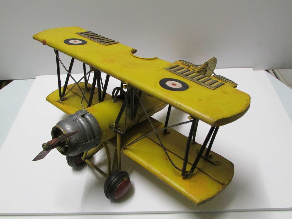 Avião antigo asa dupla em miniatura: artigo único artesanal (vintage)