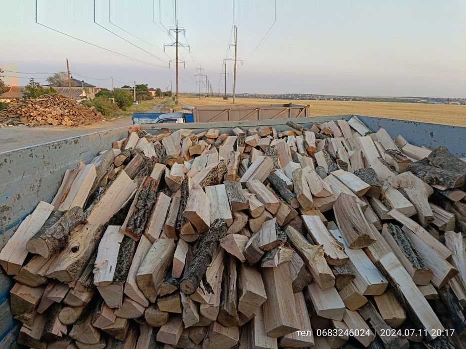 Дрова Нормальный продавец дуб 3000