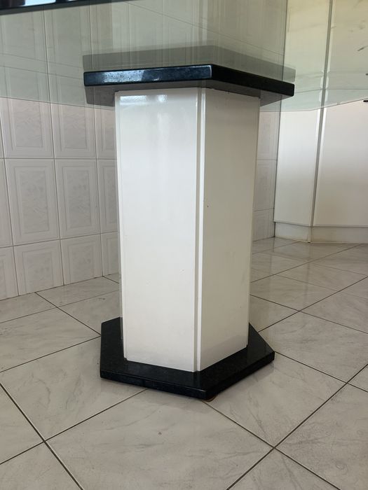 Mesa de vidro com base