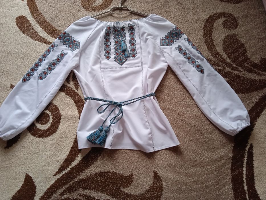 Вишитий комплект
